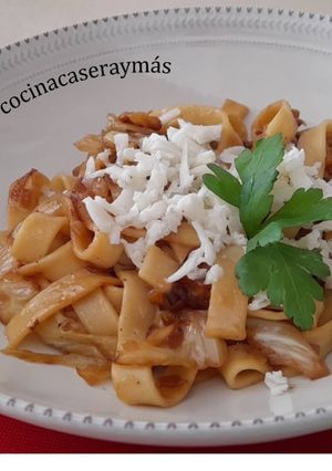 Una foto de Pasta con col