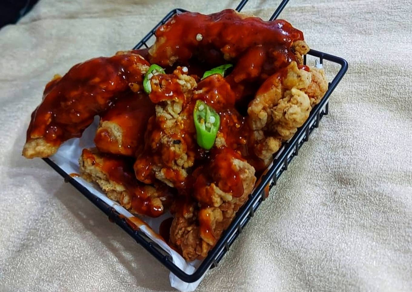 Crispy fried chicken wings with bbq sauce