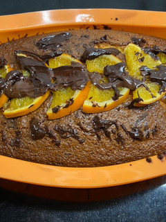 Una foto de Bizcocho de naranja y chocolate