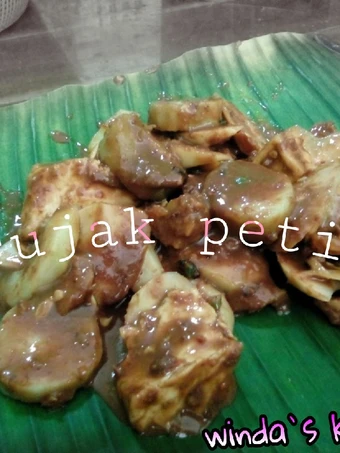 Cara Mudah Membuat Resep Rujak petis yang Uenak Anti Ribet, Mantap Sekali
