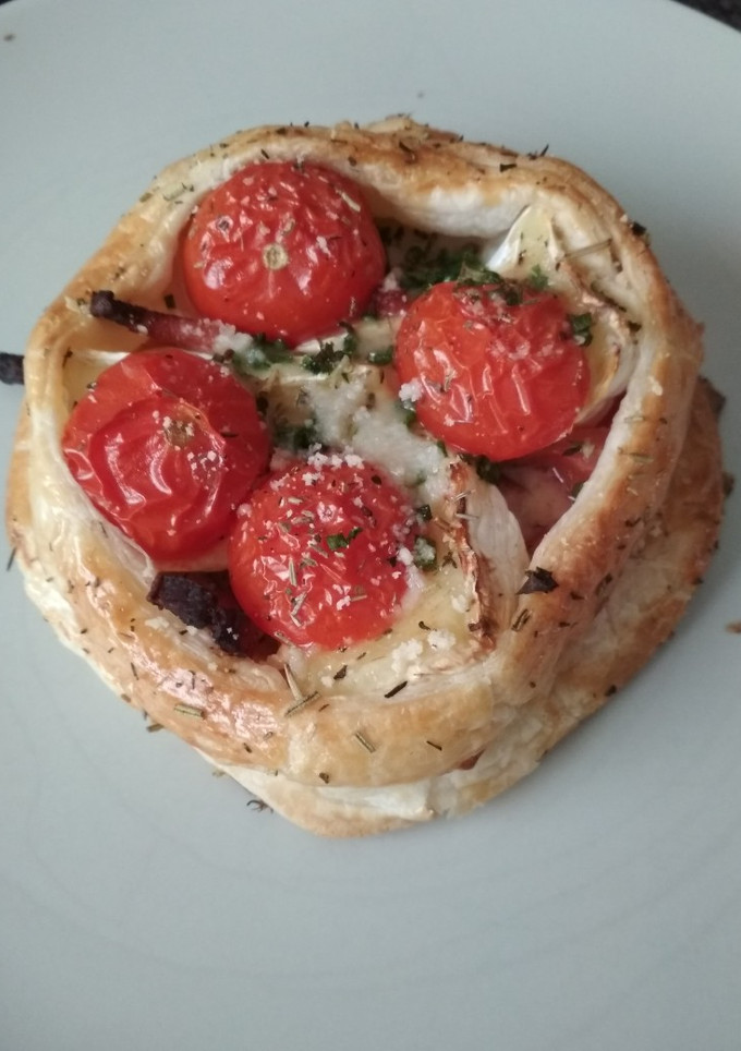 Una foto de Tartaletas de hojaldre y camembert