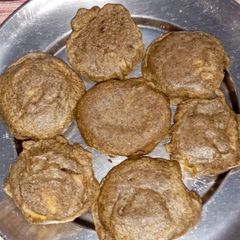A picture of Farali Potato 🥔 bonda with peanuts 🥜 chutney.