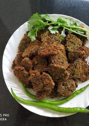 કોથમીર વડી(kothmirvadi recipe in gujarati) રેસીપી મુખ્ય ફોટો