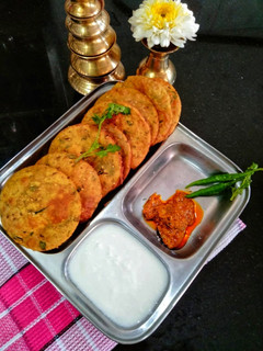 तिखटा मिठाचा पुर्या (tikhat mithachya purya recipe in marathi) रेसिपी चे मुख्य फोटो