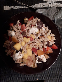 Una foto de Ensalada de frutas y pasta