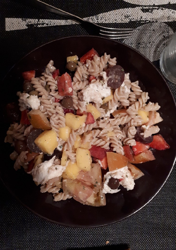 Una foto de Ensalada de frutas y pasta