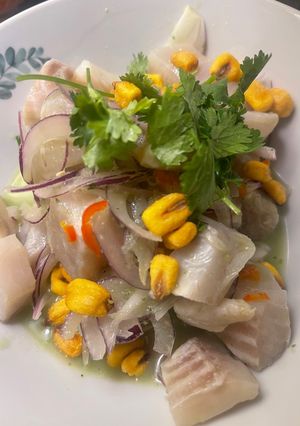 Una foto de Ceviche Peruano con Leche de Tigre