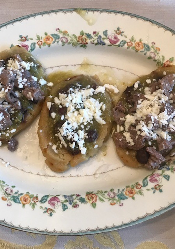 Una foto de Huaraches con bistec