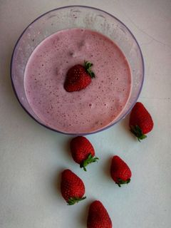 عکسی از دستور اسموتی توت فرنگی 🍓