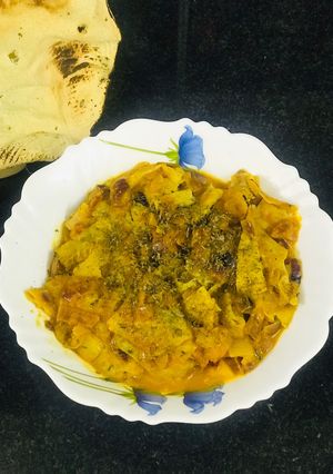 A picture of Rajasthani Papad Pyaz in gravy.