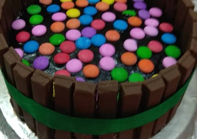 Eggless Chocolate kit kat cake