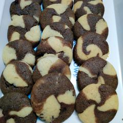 A picture of Bakery style biscuits.