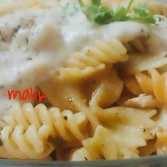 Italian white sauce pasta A picture of Italian white sauce pasta.