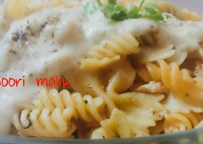 Italian white sauce pasta