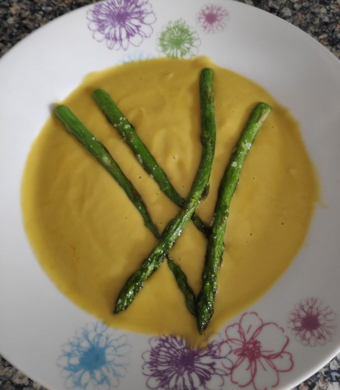 Foto principal de Crema de calabacín y berenjena con espárrago triguero en Thermomix