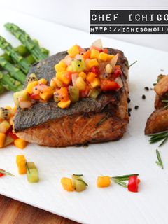 迷迭香奶油煎鮭魚+水果莎莎醬 的食譜成品照片
