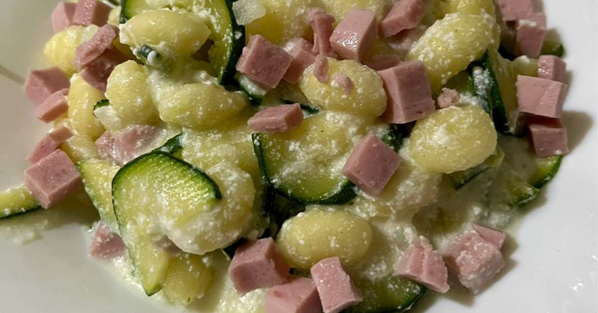 Ricetta Gnocchi con crema di ricotta, prosciutto e zucchine di Salvo ...