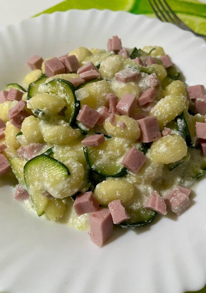 Ricetta Gnocchi con crema di ricotta, prosciutto e zucchine di Salvo ...