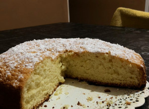 Una foto de Torta esponjosa de limón 🍋