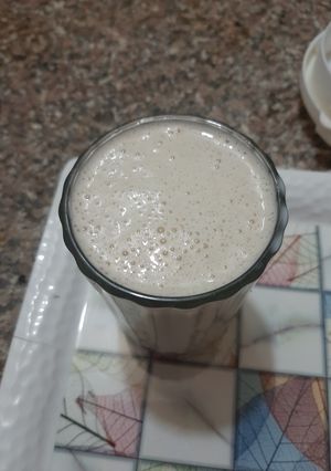 A picture of Banana oats smoothie.