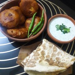 A picture of Aaloo ki tikki.