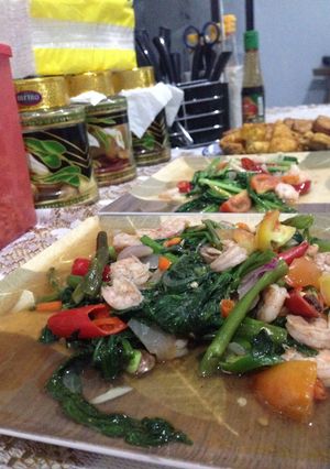 Foto resep Tumis kangkung cah udang ala mama Rahmat