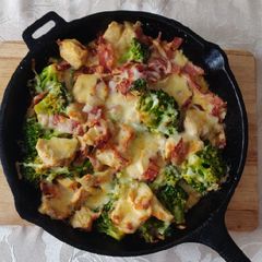 A picture of Bacon, Broccoli & Chicken keto Casserole.