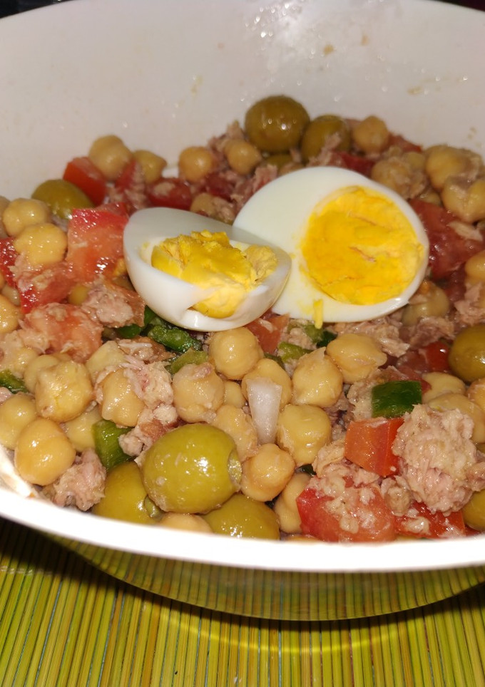 Una foto de Ensalada de Garbanzos