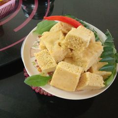 A picture of Gujjus khaman dhokla.