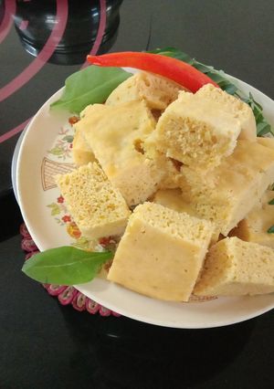 A picture of Gujjus khaman dhokla.
