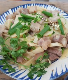 măng tươi xào ba chỉ