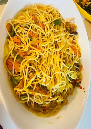 A picture of Chow mein.