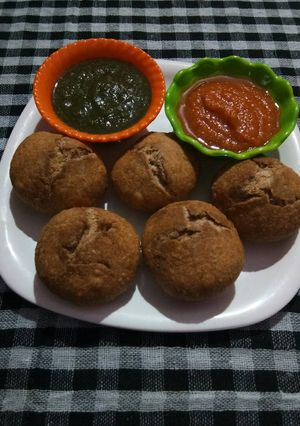 A picture of Sattu ki kachori.