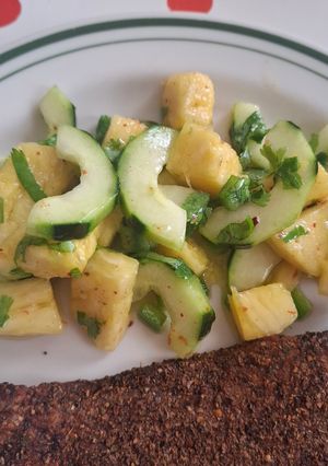 Una foto de Ensalada de piña con pepino