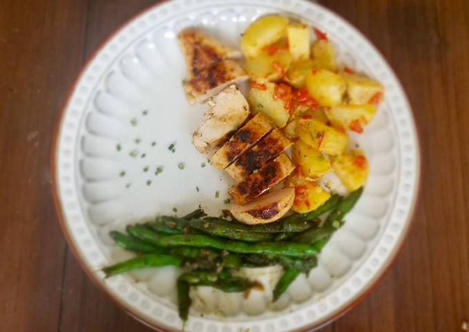 Southern-Spiced Chicken with Potato Salad & Maple Green Beans