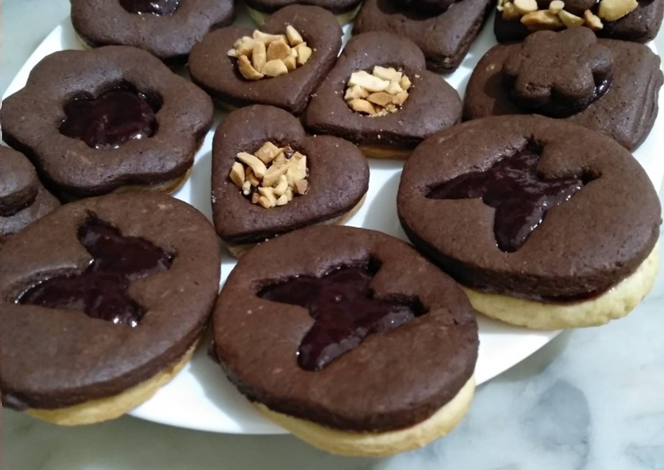 Kue kering selai strawberry