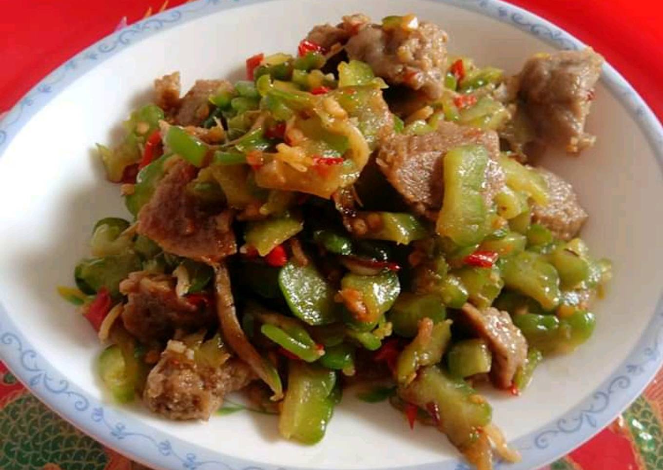 Tumis paria irisan daging sapi