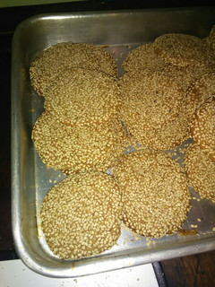 Una foto de Galletas de sésamo y miel😋