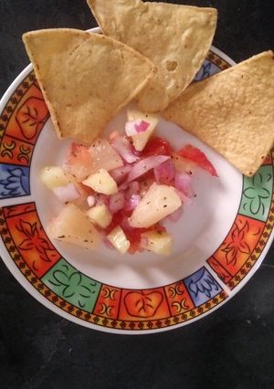 Una foto de Pico de gallo con piña 🐔🍍