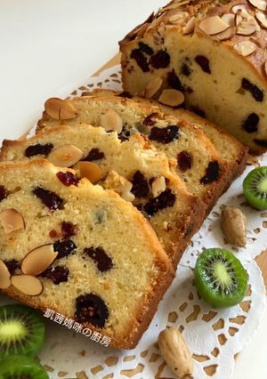 A picture of Cranberry Pound Cake.