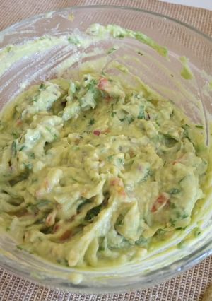 A picture of Guacomole.