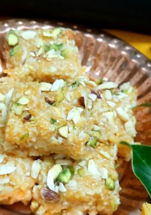 शेव बर्फी (shev barfi recipe in marathi) रेसिपी चे मुख्य फोटो 