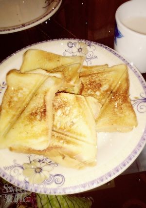A picture of French toast.