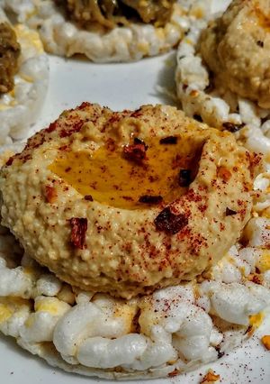Una foto de TOSTADAS De Arroz,🌾 Multicereal con puré de Garbanzos...!