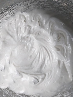 Una foto de Merengue Suizo más firme para tus ricas preparaciones!
