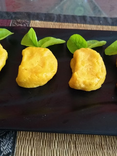 A picture of Mango sandesh.