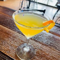 A picture of Peach Fizz Martini.