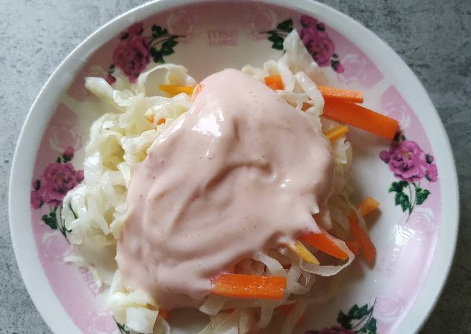 Bagaimana Menyiapkan Salad Segar a la Hokben, Lezat