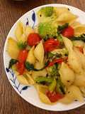 Pasta with anchovies, romanesco and tomatoes