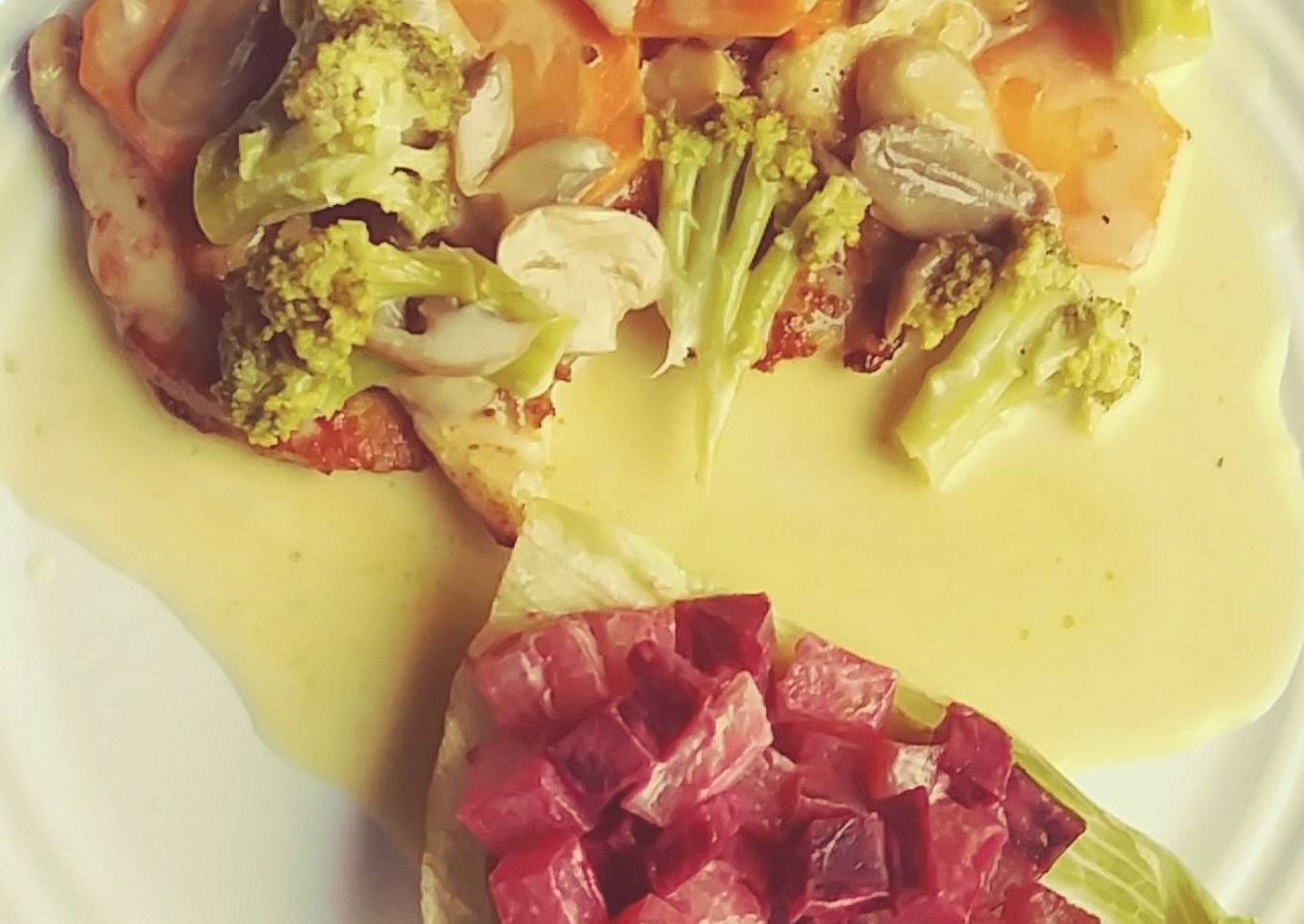 Filete de pollo y vegetales en crema
